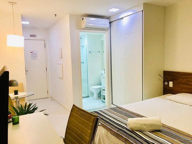 F218 CB Excelente Flat em Hotel Area Central