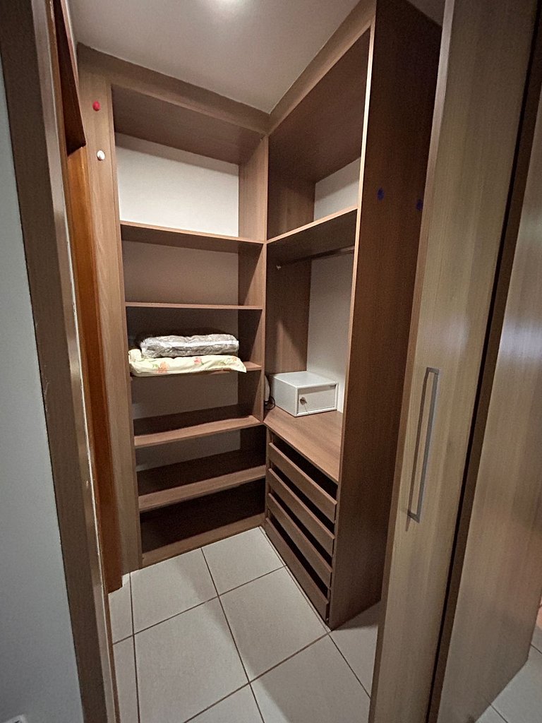 B2014 Flat área central em andar alto