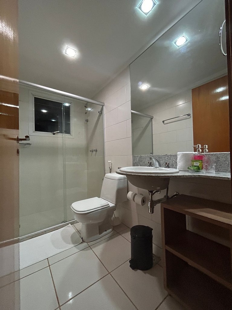 B2014 Flat área central em andar alto