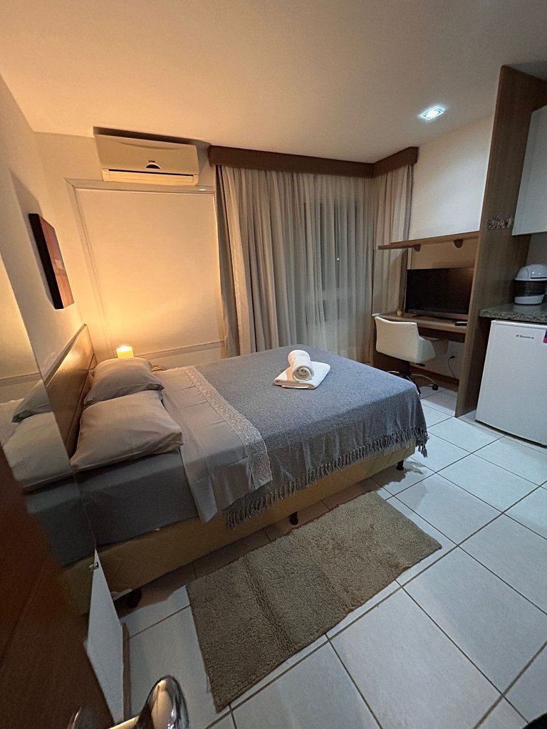 B2014 Flat área central em andar alto