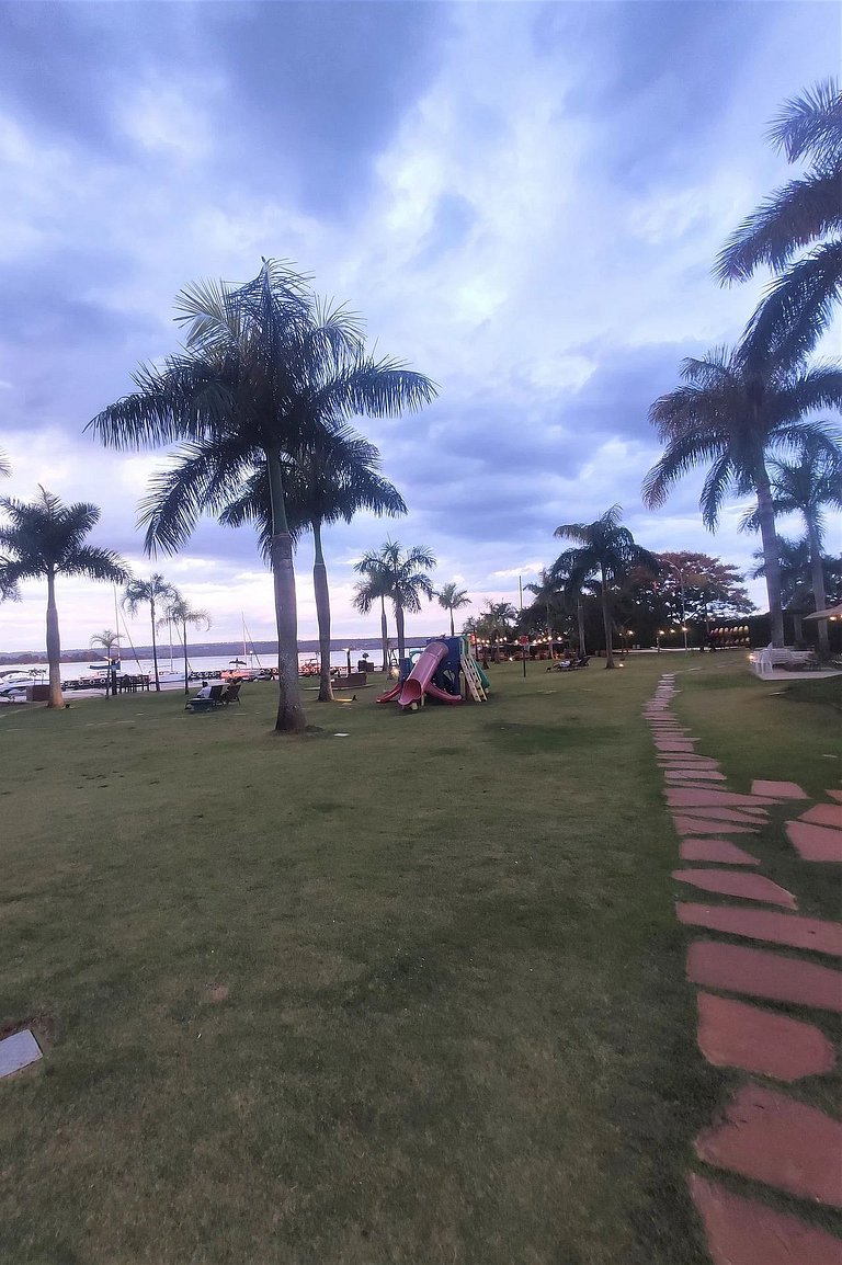 Life 336 Apto aconchegante resort à beira lago