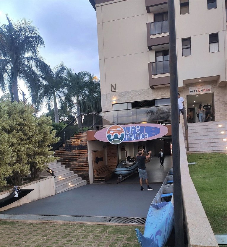 Life 336 Apto aconchegante resort à beira lago