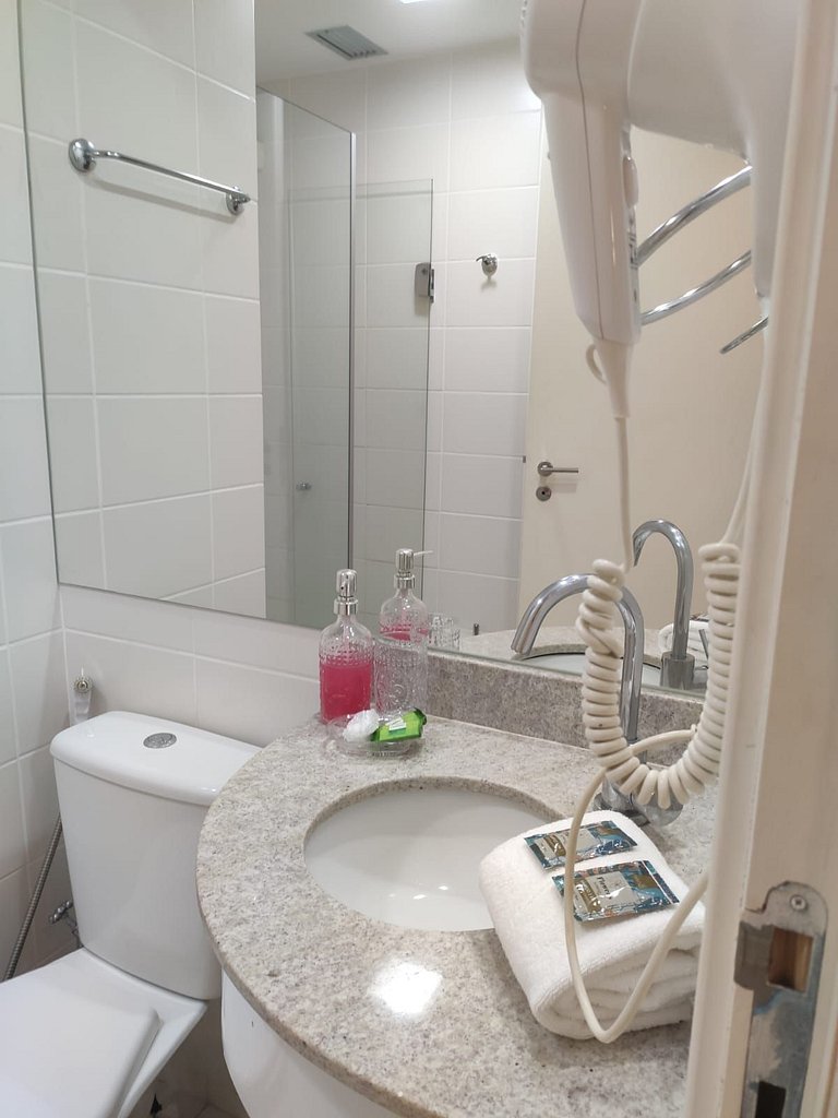 F410 FB Flat em hotel em Brasília Central