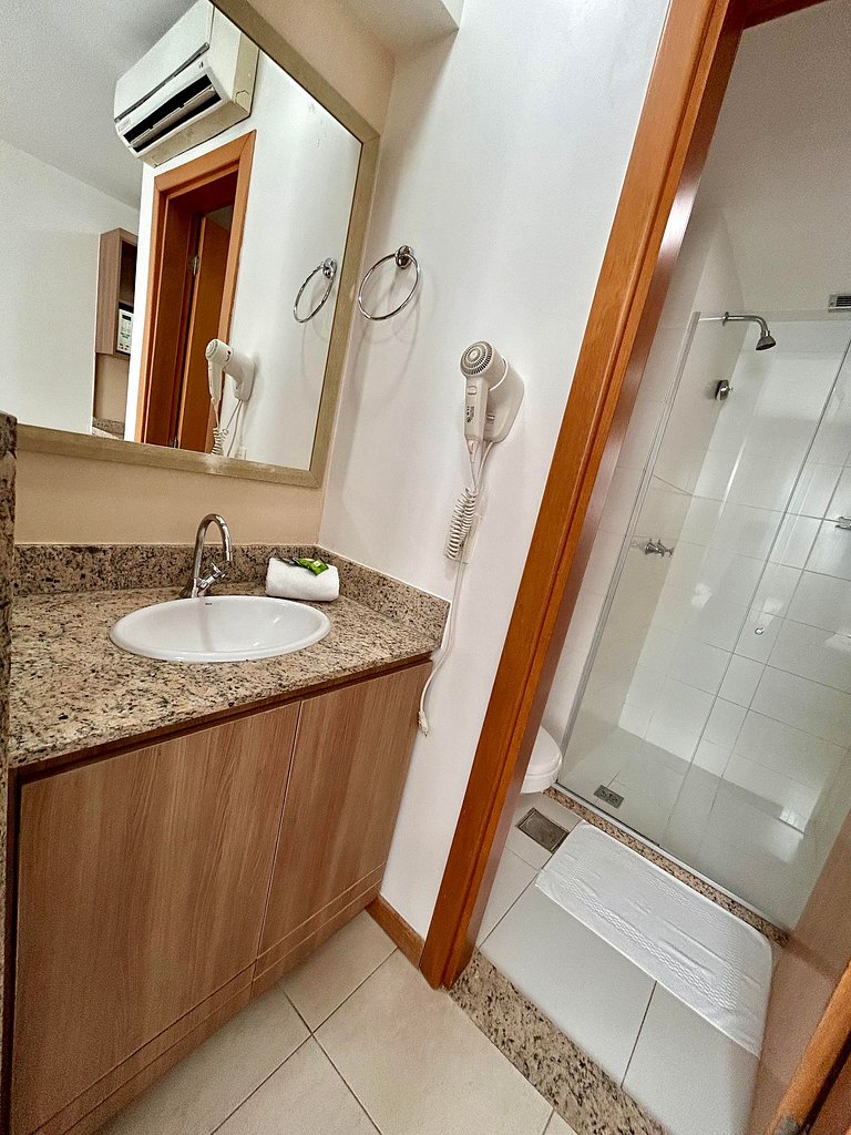 SM1119 Flat região central Próx Embaixada Americana