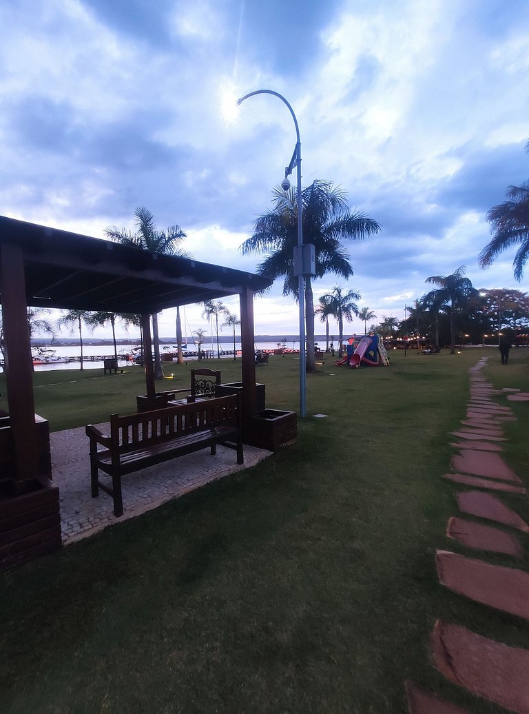 Life 207 Apartamento em resort à beira lago