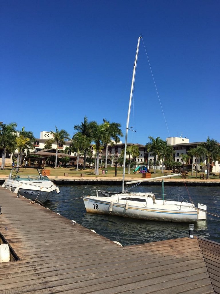 Life 209 Apto em resort beira lago com TV Smart