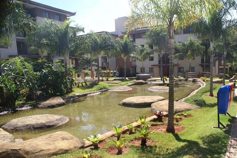 Life 209 Apto em resort beira lago com TV Smart