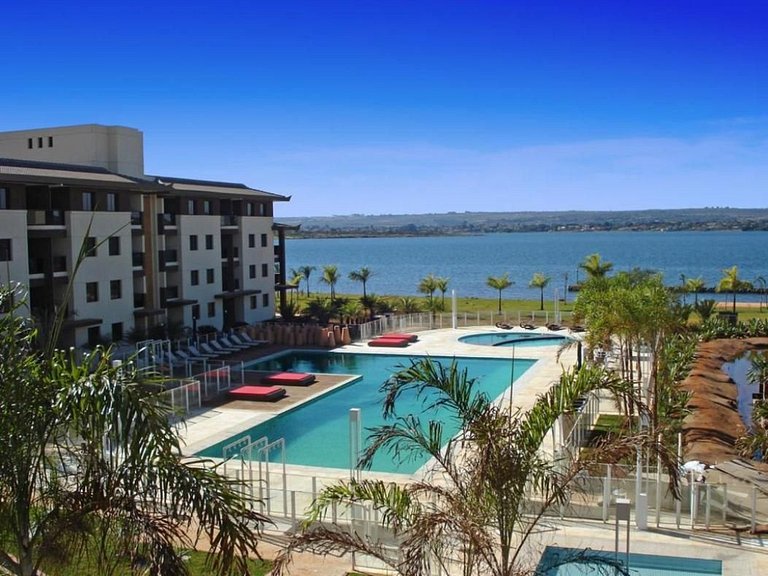 Life 209 Apto em resort beira lago com TV Smart
