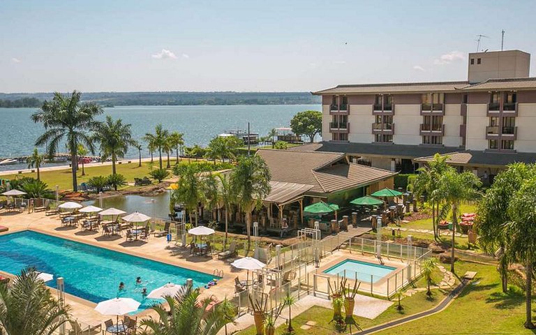 Life 209 Apto em resort beira lago com TV Smart