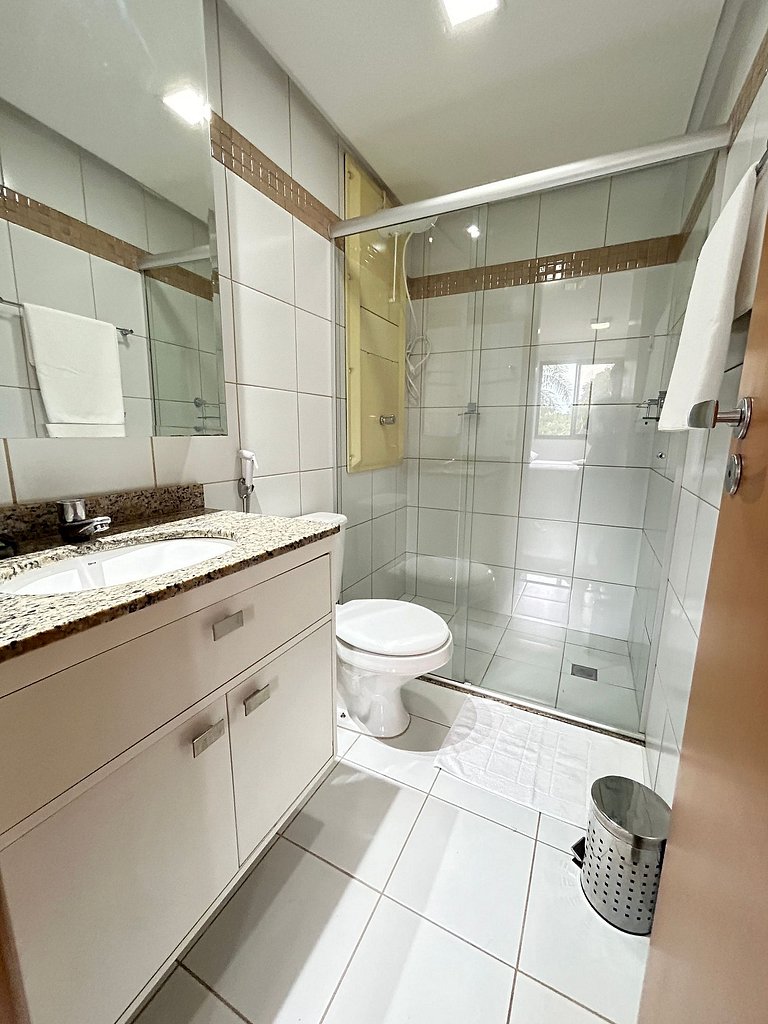 Life 209 Apto em resort beira lago com TV Smart