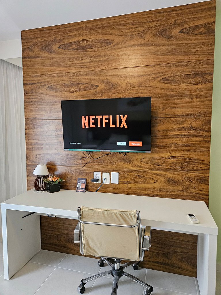 V910 Apart com vista para esplanada e TV Smart