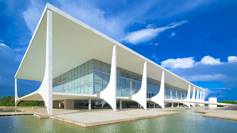 V1114 Flat com WI-FI exclusivo, academia e piscinas