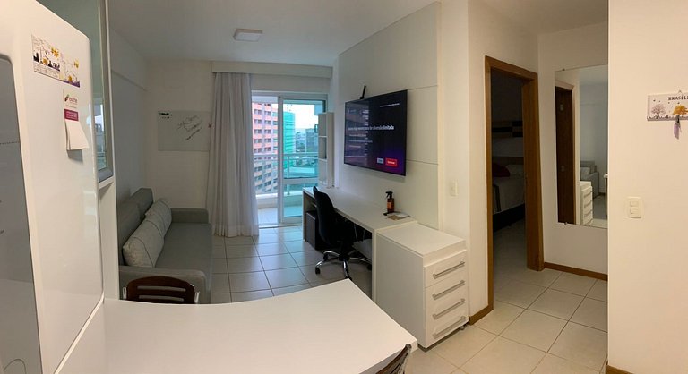 B1113 Flat com smart tv em andar alto (SHN)