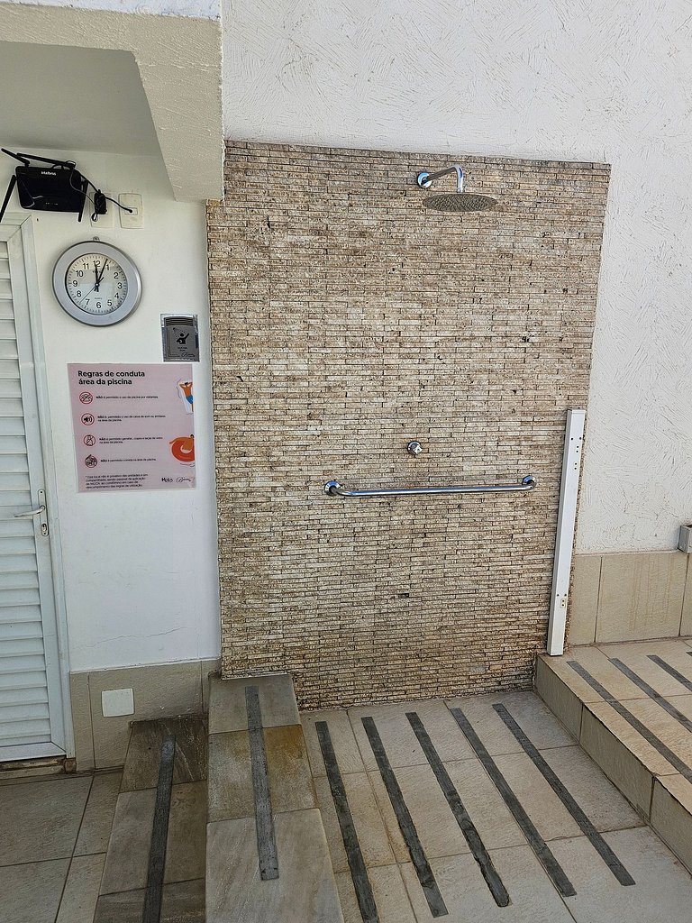 B2003 Flat espaçoso com excelente localização