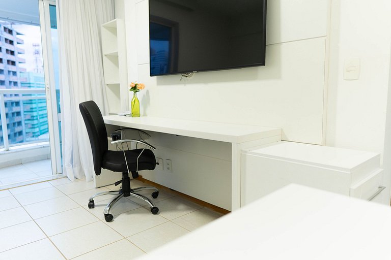 B1113 Flat com smart tv em andar alto (SHN)