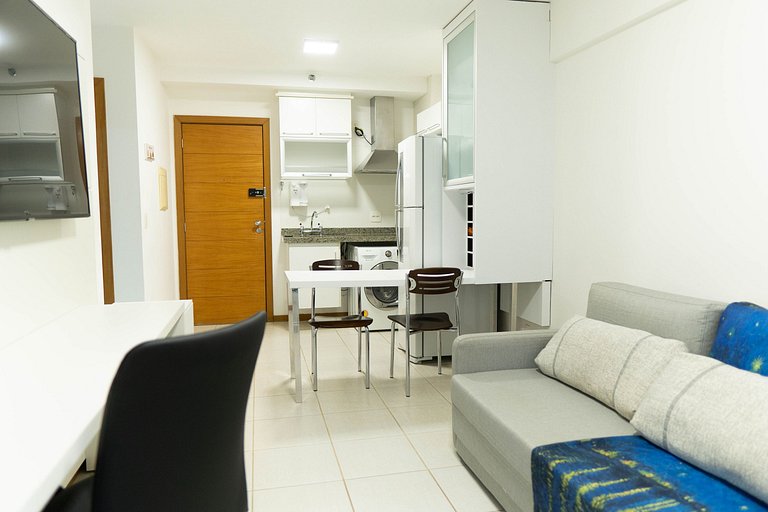 B1113 Flat com smart tv em andar alto (SHN)
